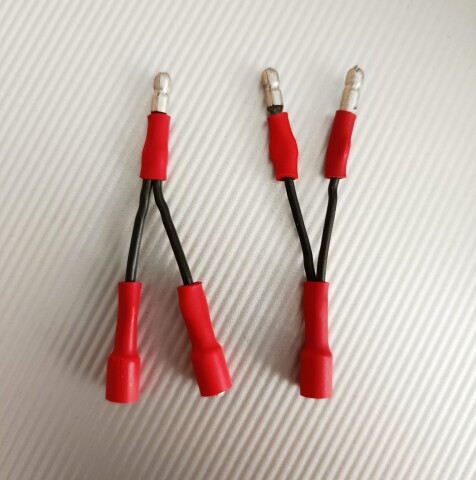 Y-Abzweigverbinder 2x Rundstecker 1 x Rundsteckhülse 4mm Stecker 0,5-1,5mm² PVC vollisoliert mit Kabel